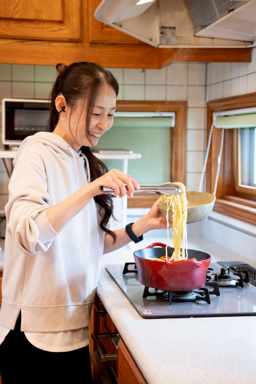 ガスコンロ完備｜本格料理が楽しめる広々キッチン